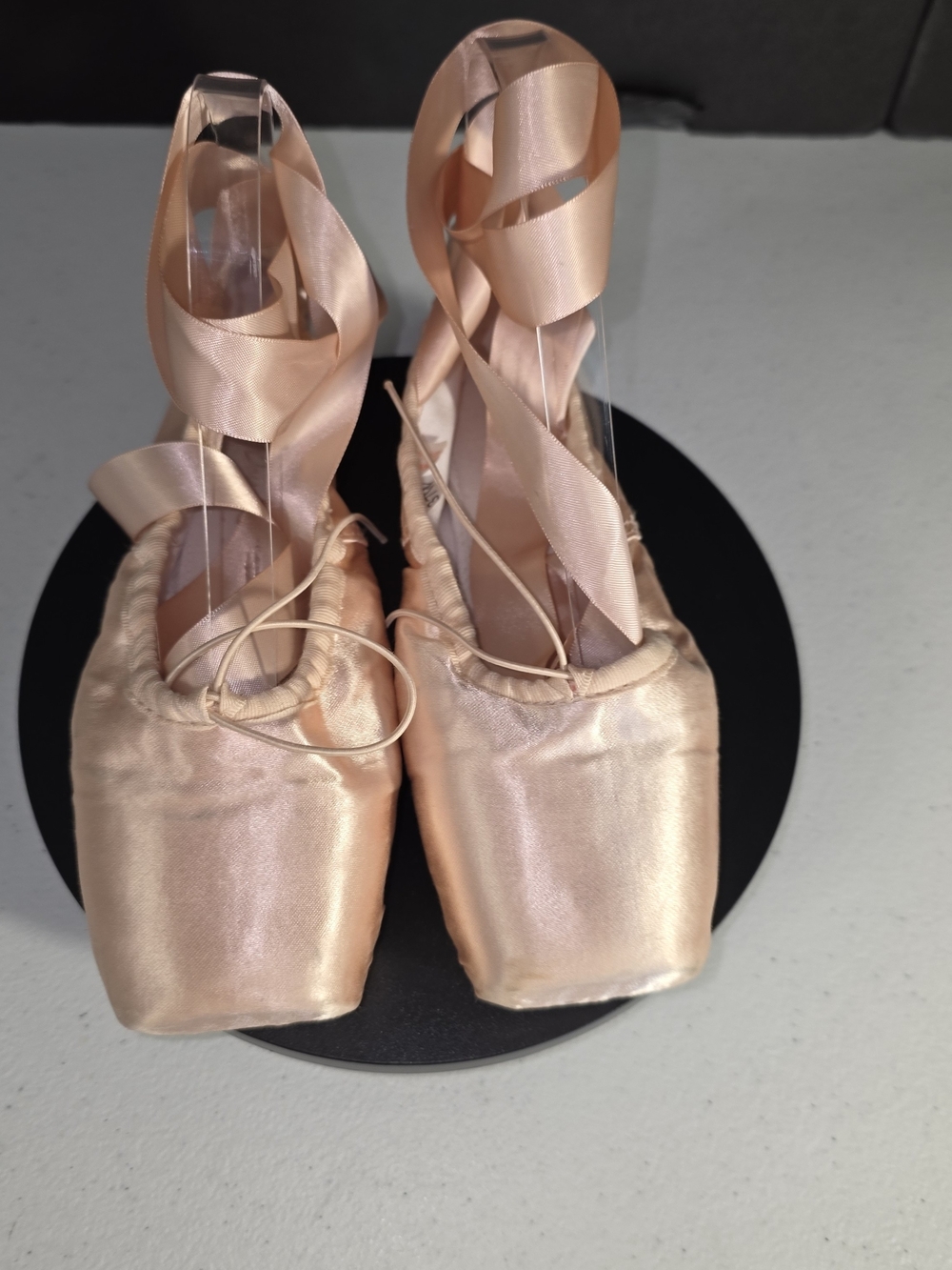 Daydance Ballet Pointe Shoes in Light Peach Satin Size 37 XXX